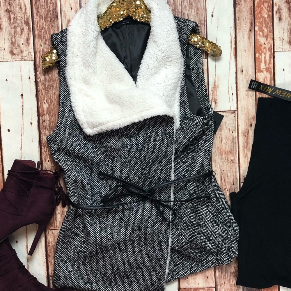 Last 1 Small Black Faux Fur Lined Herringbone Vest - Picture 3 of 5